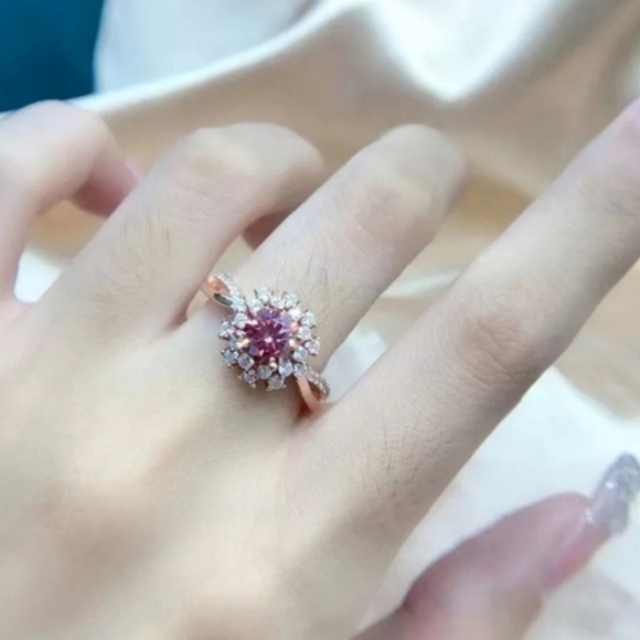 1CT MOISSANITE RING - Picture 2 of 13